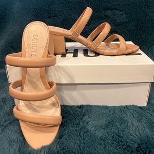 Schutz Olly Block Heel Sandal - 6.5. / Honey Beige